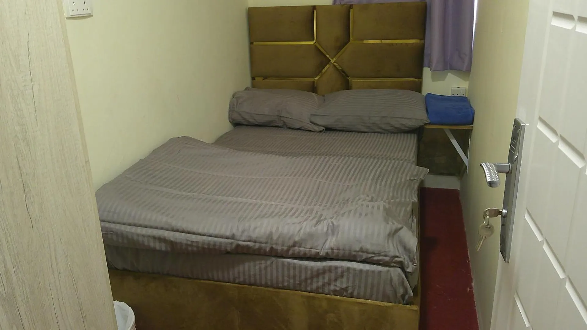 Herberg Ruby Star Budget Room With Shared Washroom Access 303 Dubai