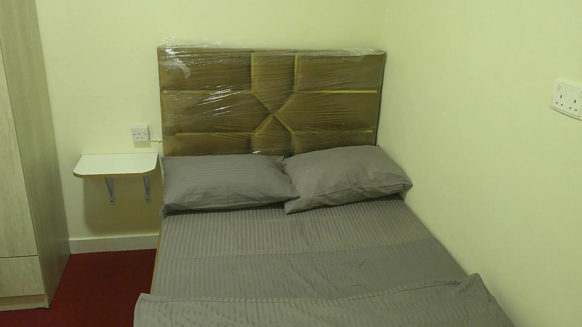 Ruby Star Budget Room With Shared Washroom Access 303 Dubai Herberg